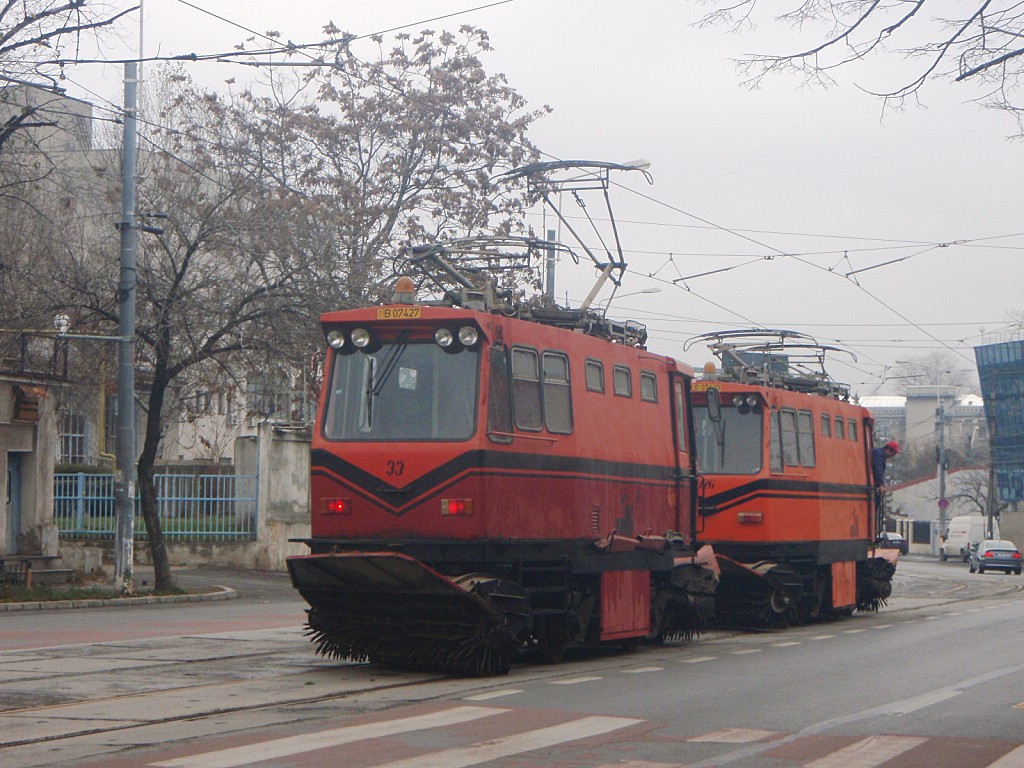 2-axle service tram #33