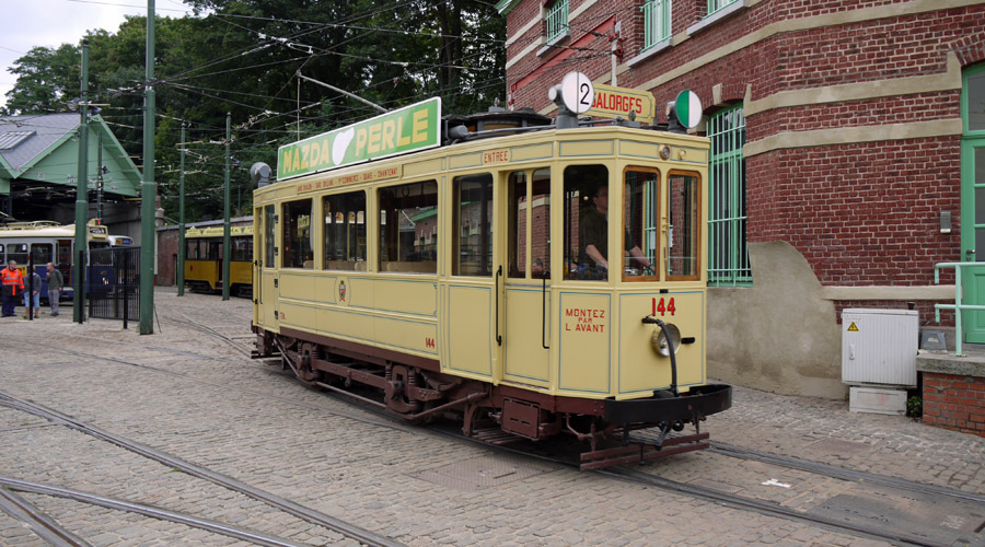 2-axle tram #144